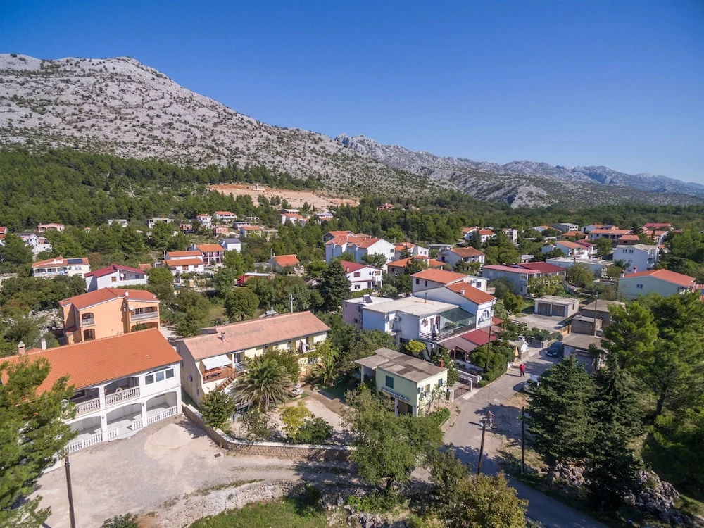 Apartments and Rooms Dragica