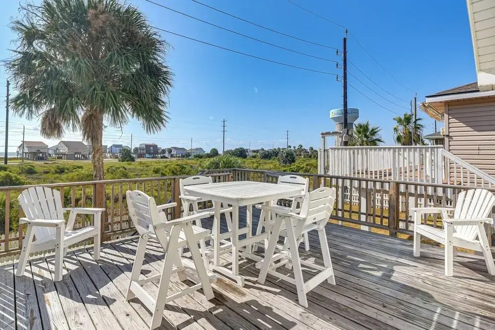 Ocean-view Beach House in Galveston, Dogs Welcome!