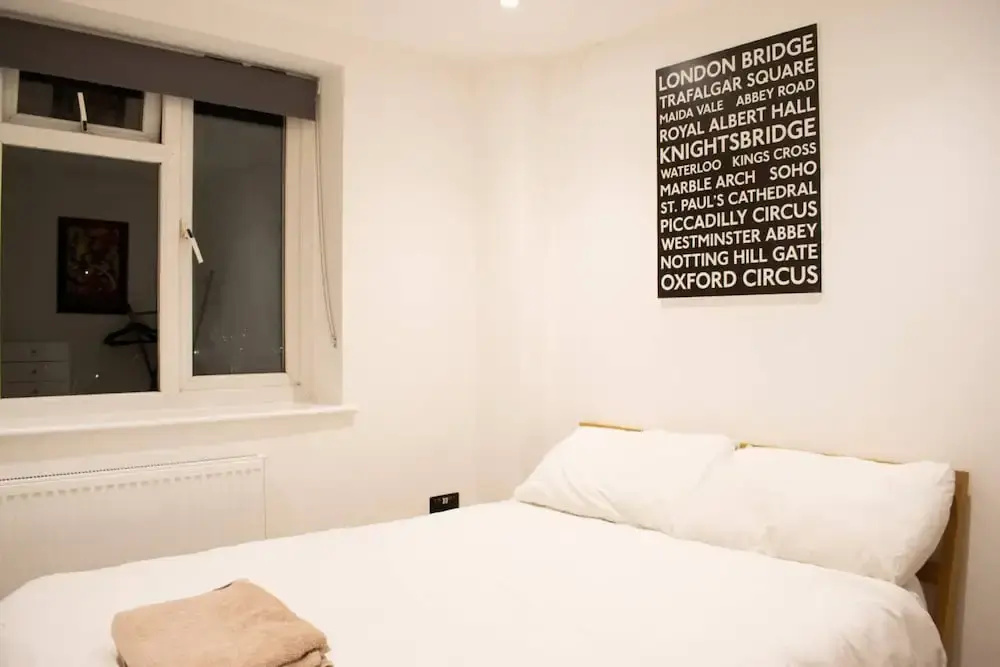 Sunny 1 Bedroom Apartment In Fun Neighbourhood