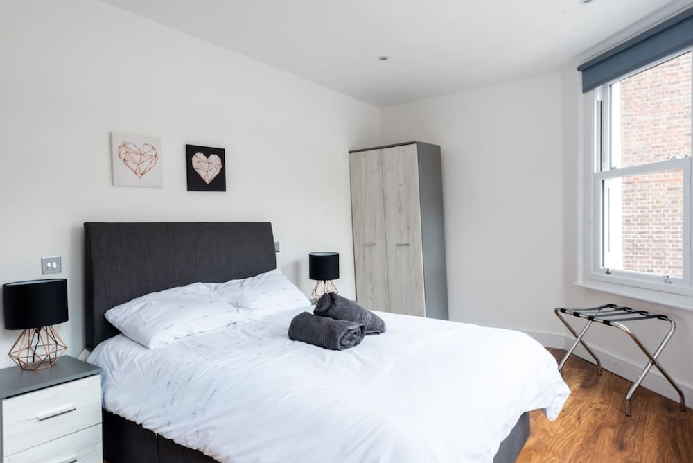 Gorgeous Apartment by Hyde Park SS4