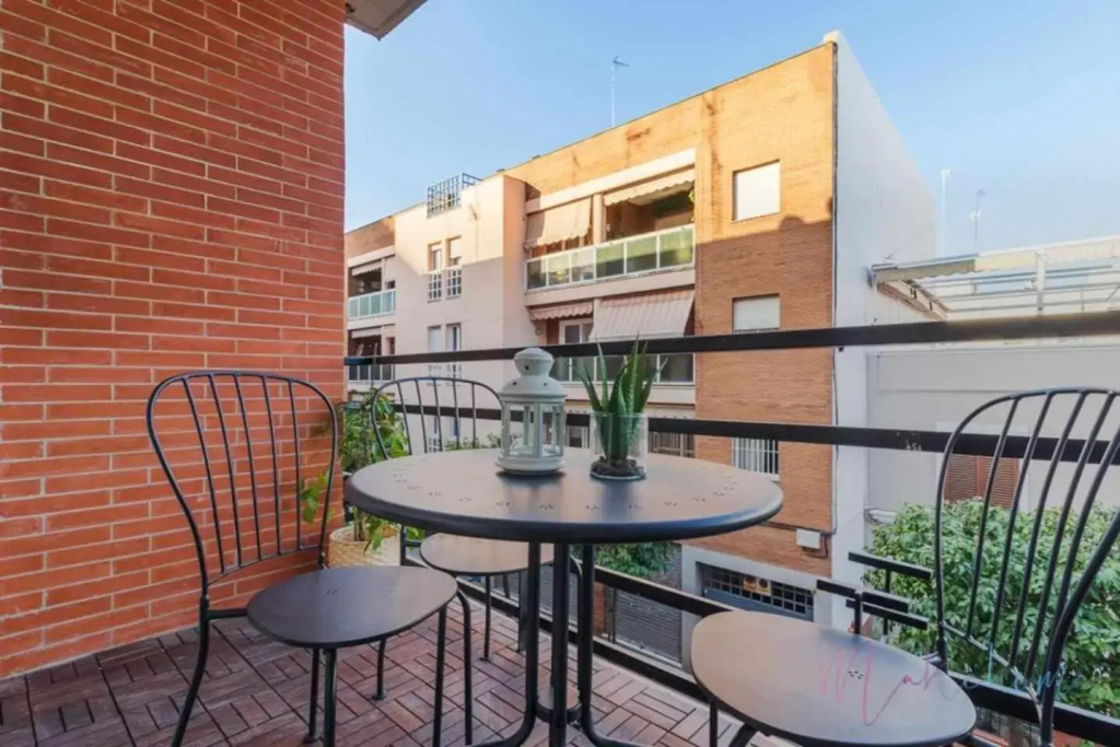 Apartamento 2 en Estadio del Sevilla, 3 habitaciones,4 camas y metro