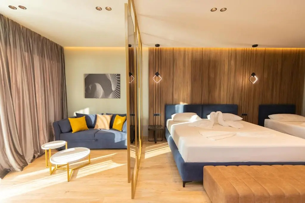 Deluxe Triple Family room