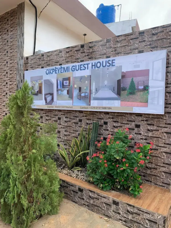 Okpèyèmi guest house