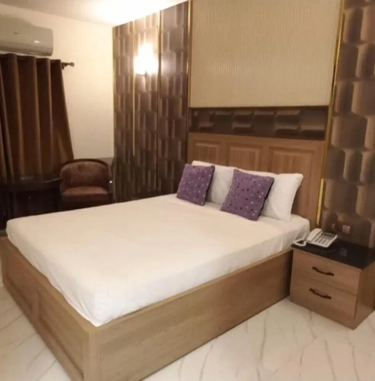 1 Bedroom Deluxe Double room with city view (full double bed)