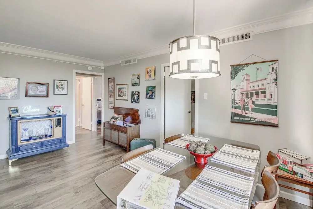 Mid-century Modern Condo on Lake Hamilton! — фото 6