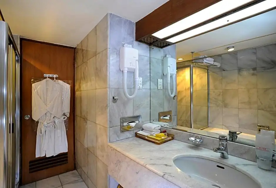 Deluxe Double room (full double bed)