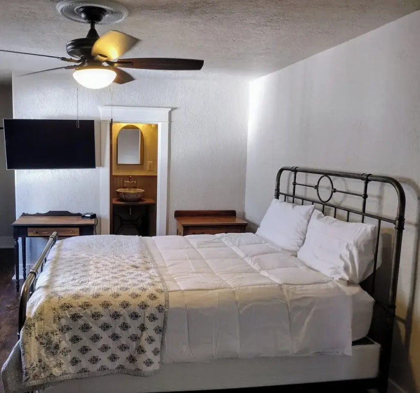 Standard Double room (full double bed)