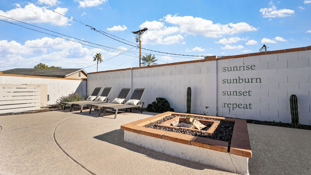 Heated Pool, Fire Pit, Games & Outdoor Dining Just Minutes to Old Town Drift House by Avantstay