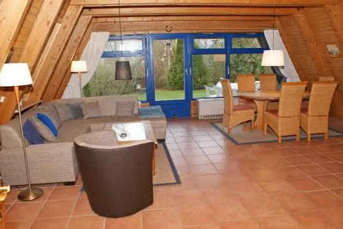 Zeltdachhaus _ fuer bis zu 6 Perso