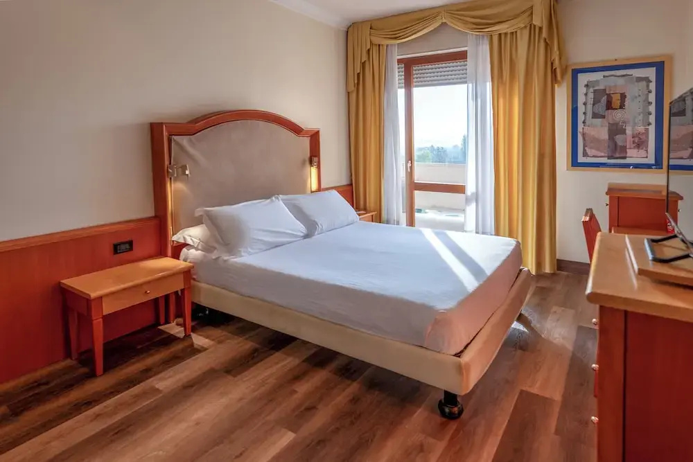 Standard Double room with balcony (full double bed)