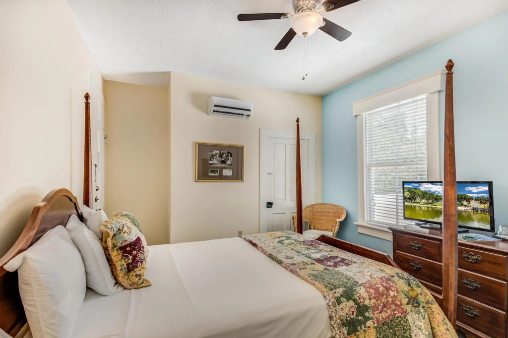 Lakeside Inn — 5