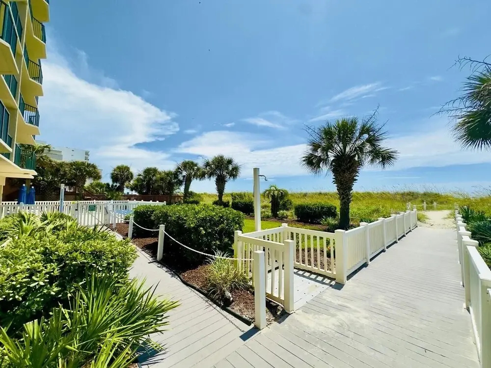 Beach Club Iii 1e 3 Bedroom Condo by RedAwning, North Myrtle Beach