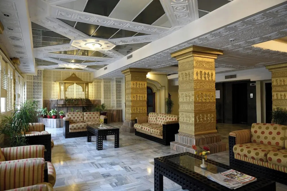 Lobby & Reception