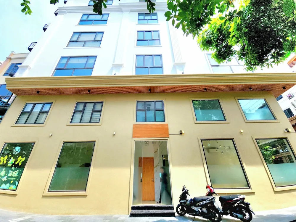 The LuxHomes Royal Apartment