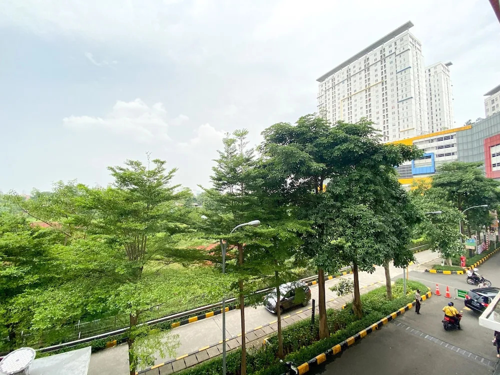 Cozy And Comfy Studio At Bassura City Apartment