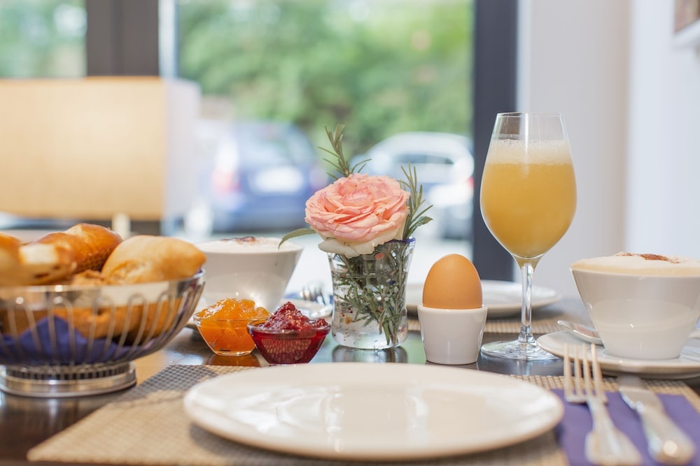 Food & Beverage