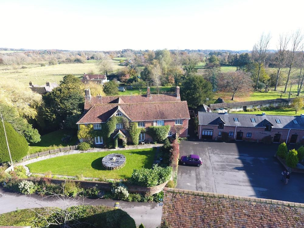 Bridge Farmhouse and Old Stables