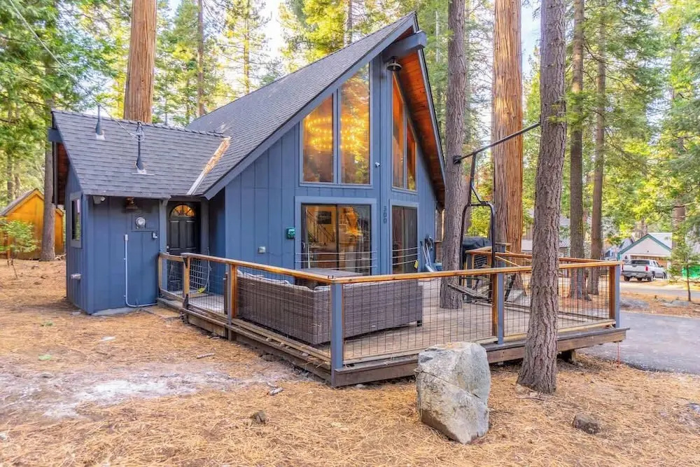 West Shore Tahoe Cabin - Loft Movie Nights Pets