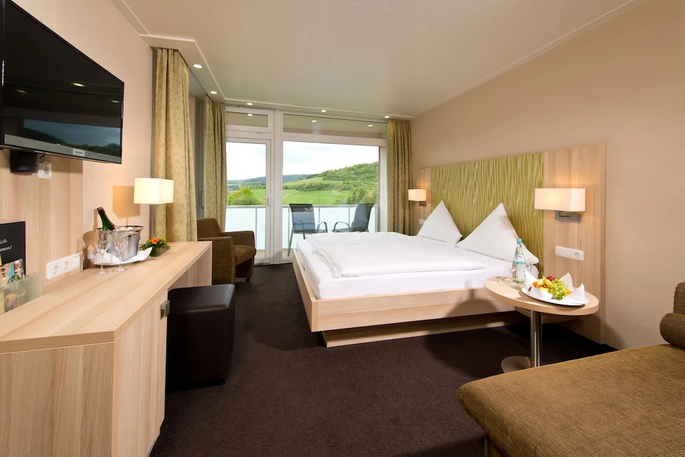 Superior Double room with balcony (full double bed)