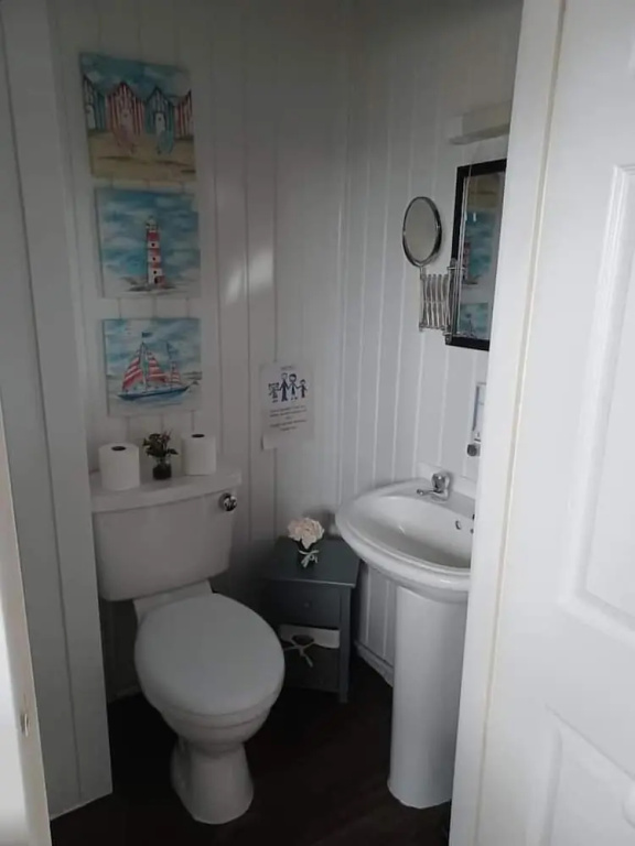 Deluxe Double room (full double bed)