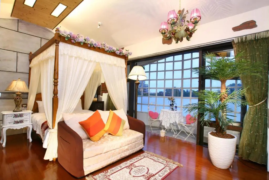 Deluxe Double room (full double bed)