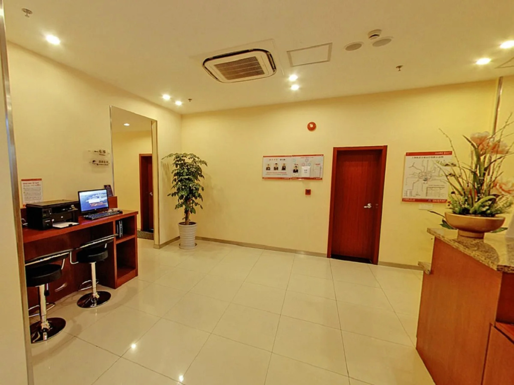 Lobby & Reception