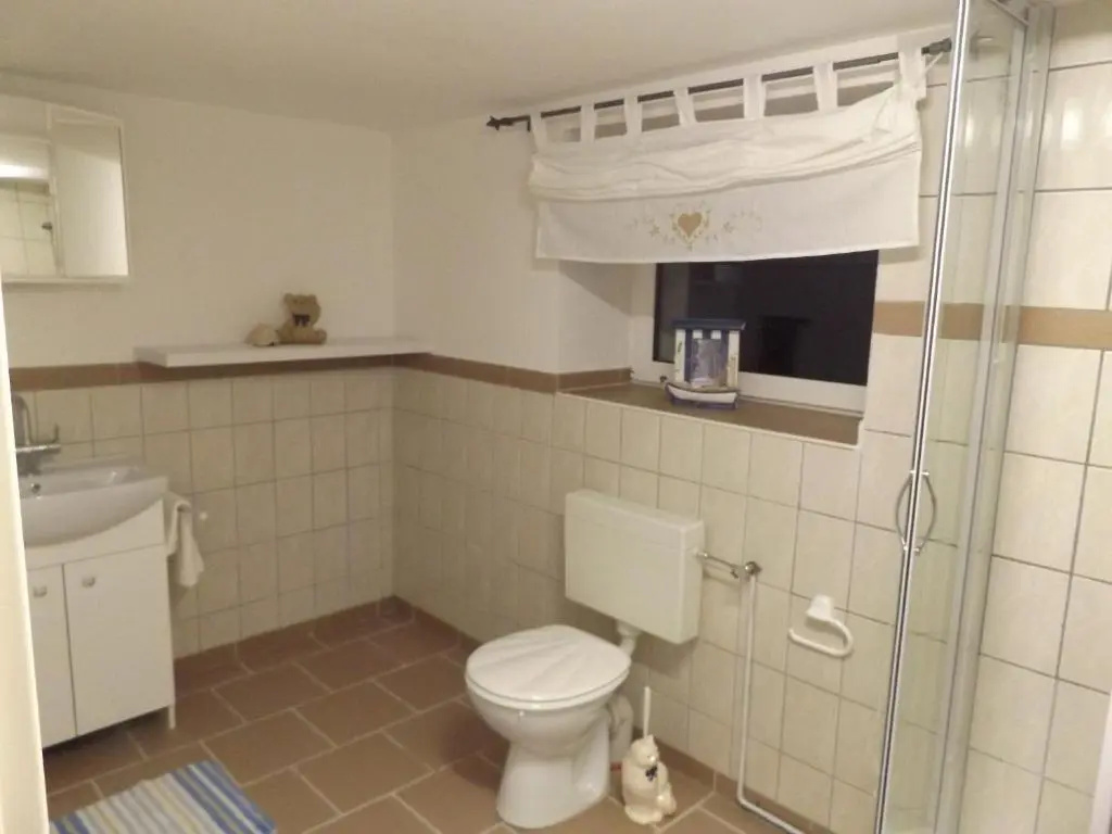 5 Bedrooms Cottage