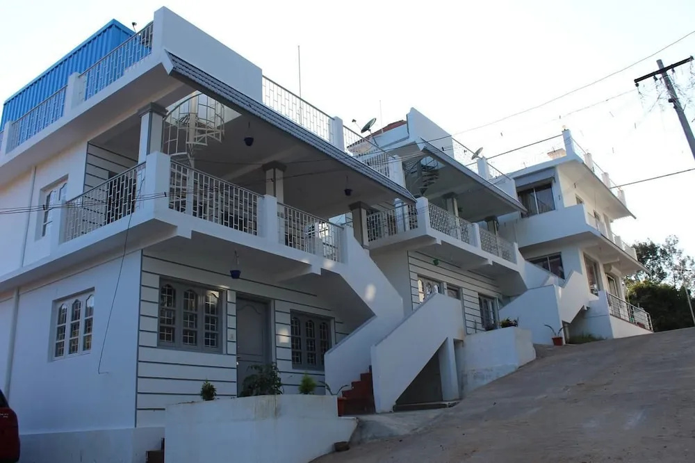 Fabhotel Pearls Resort