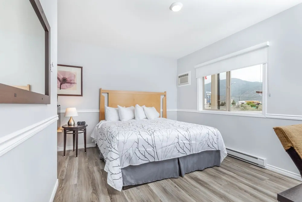 Premium Double room with view (full double bed)