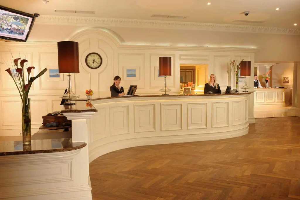 Lobby & Reception
