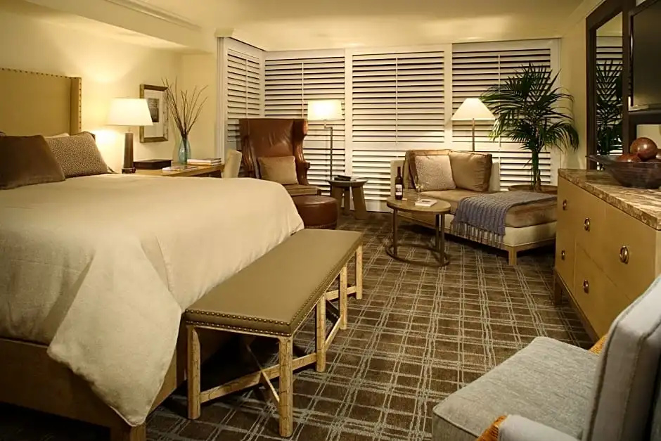 Standard Double room with partial ocean view (full double bed)