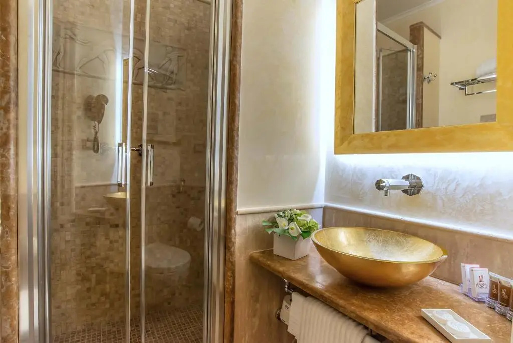 Classic Double room (full double bed)