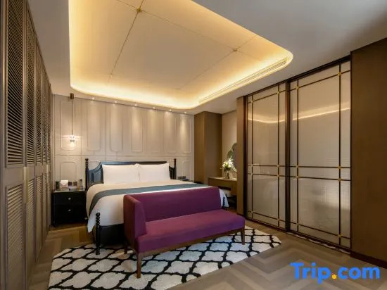 Standard Double room with street view (full double bed)