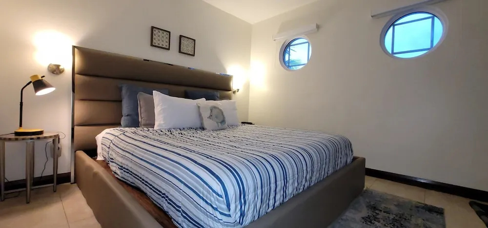 Strand Ocean Drive Suites - Chambres