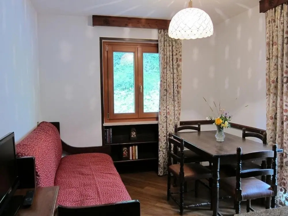 2 Bedrooms Apartment with mountain view