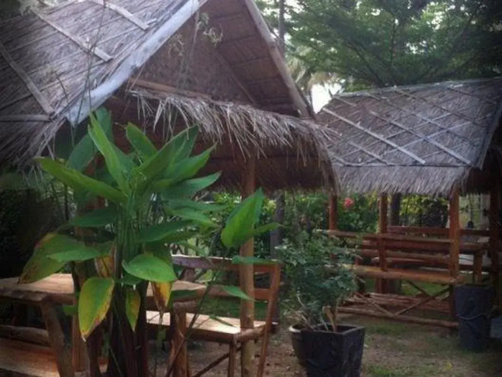 Eiamsiri Resort