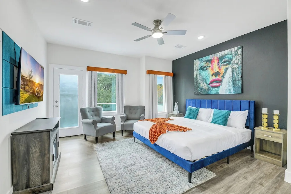 Luxury 3BR w/ Patio + Garage, Near NRG, Med Center — 3
