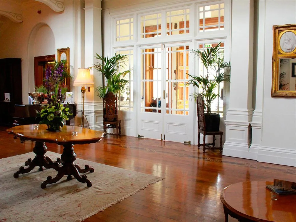 Lobby & Reception