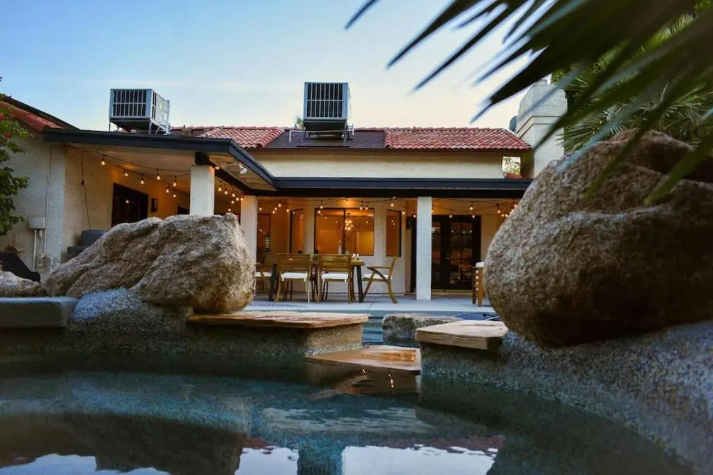 4-bdrm Vacation Dream Home W/backyard Paradise!