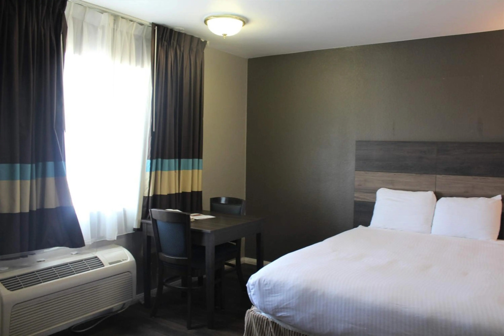 Cozy Inn — 4