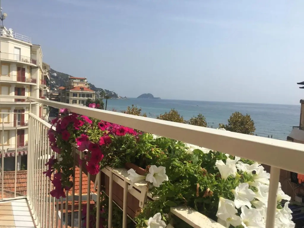 Standard Double room with sea view (full double bed)