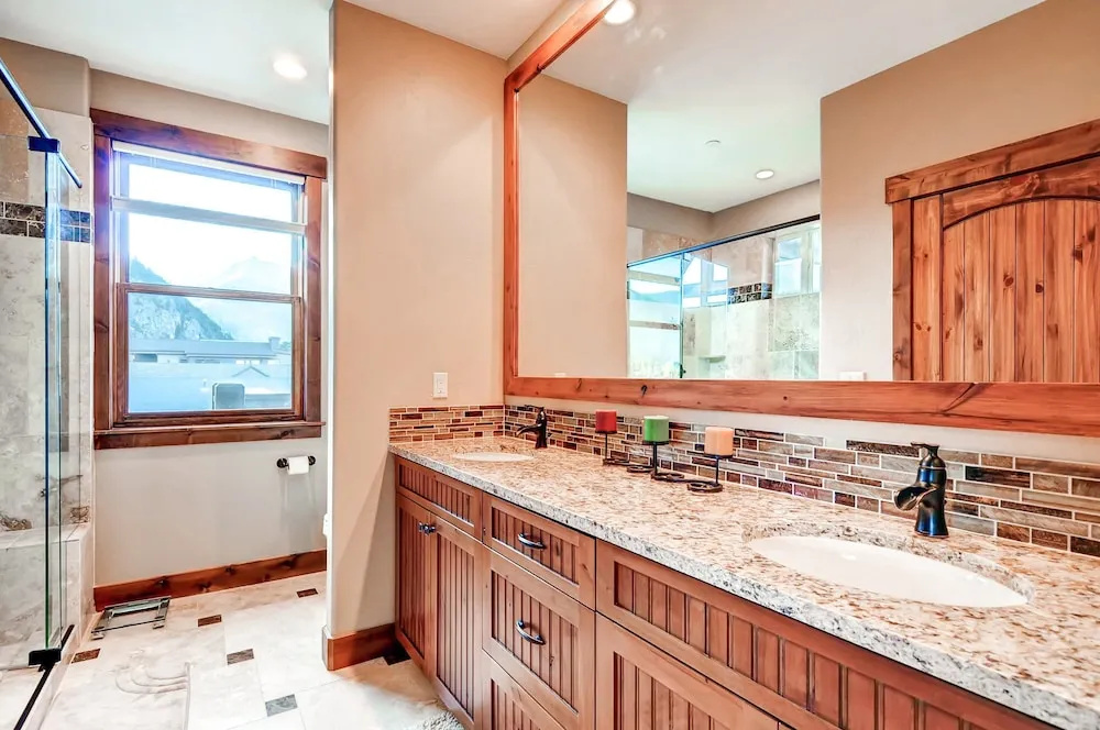 Sleek 3br, 3ba W/hot Tub, 3 Patios, Mountain Views 3 Bedroom Condo - фото 15