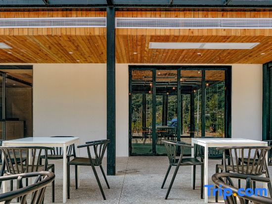 Liujia Hotel (Yangshuo Yulong River National Tourist Resort Branch)