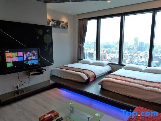 Standard Quadruple room with street view