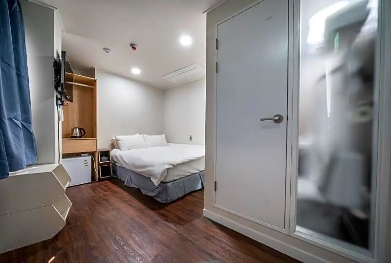 Standard Double room (full double bed)