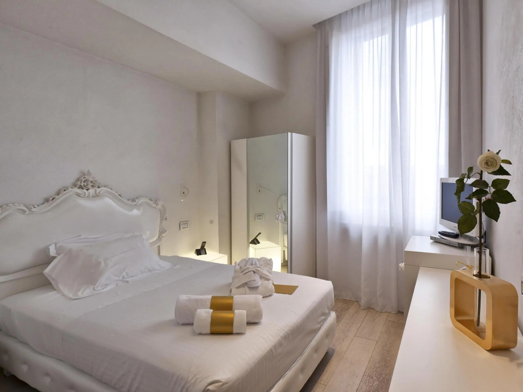 Double room (full double bed)