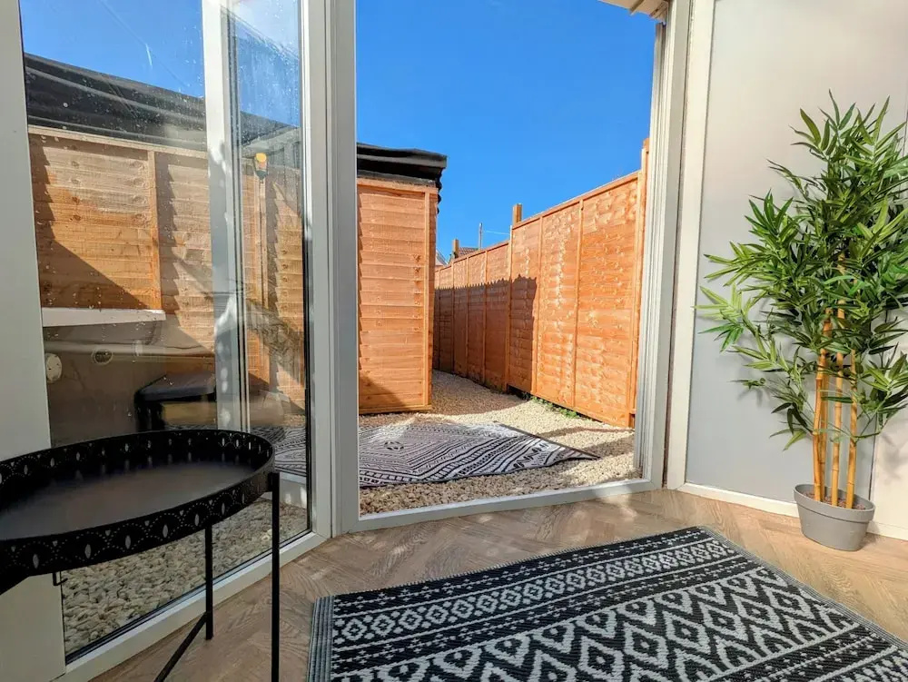 1-bed Retreat - Hot Tub, Private Garden & Bbq