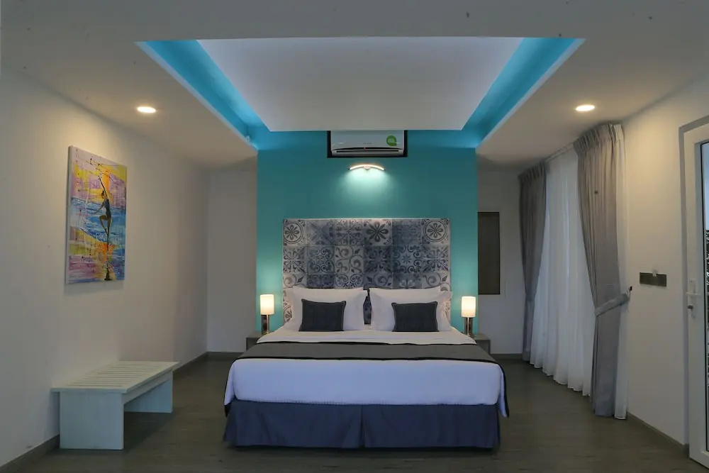 Luxury Double room with balcony and with garden view (full double bed)