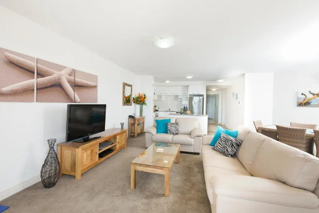 2 Bedrooms Apartment with water view