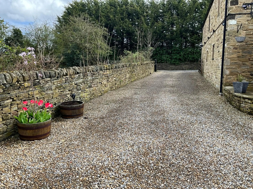 Adorable 1 bedroom guest house with free parking